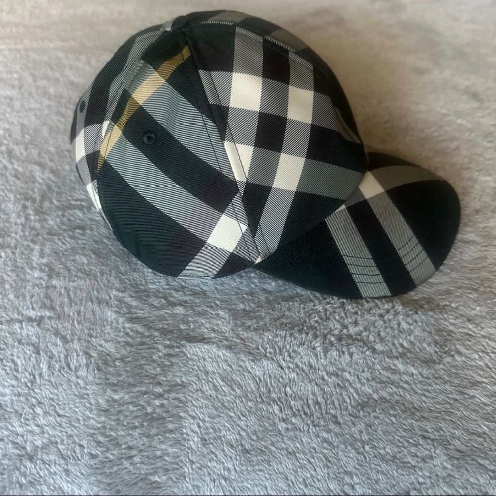 Burberry - Picture 4 of 4